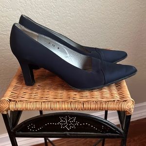 Blue satin Evan Picone size 10 2” heels